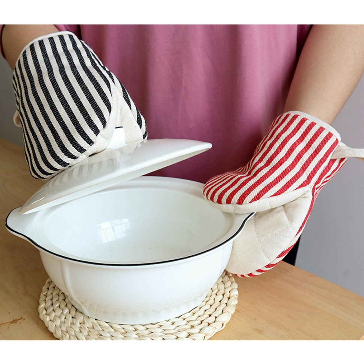Microwave Oven Gloves Heat Resistant Stripe Pattern Thick Cotton Oven Mitts with Lanyard Red