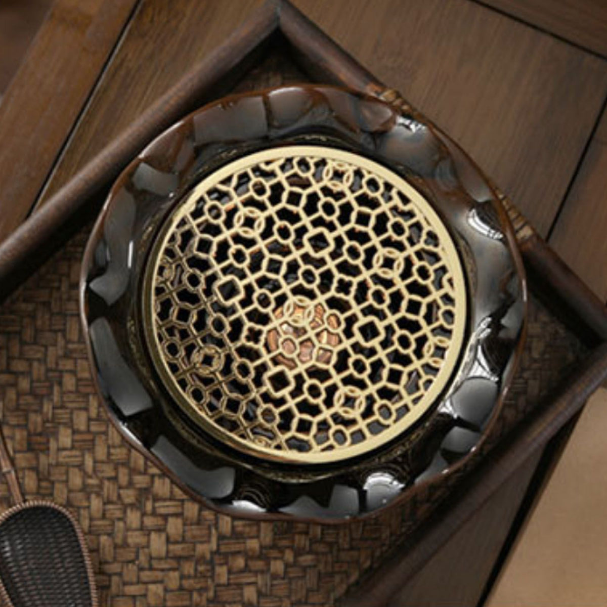 Teapot Warmer Ceramic Alloy Tea Warmer with Tea Light Holder Teapot Mat Hollow Out Flounce Design Black Copper Brown