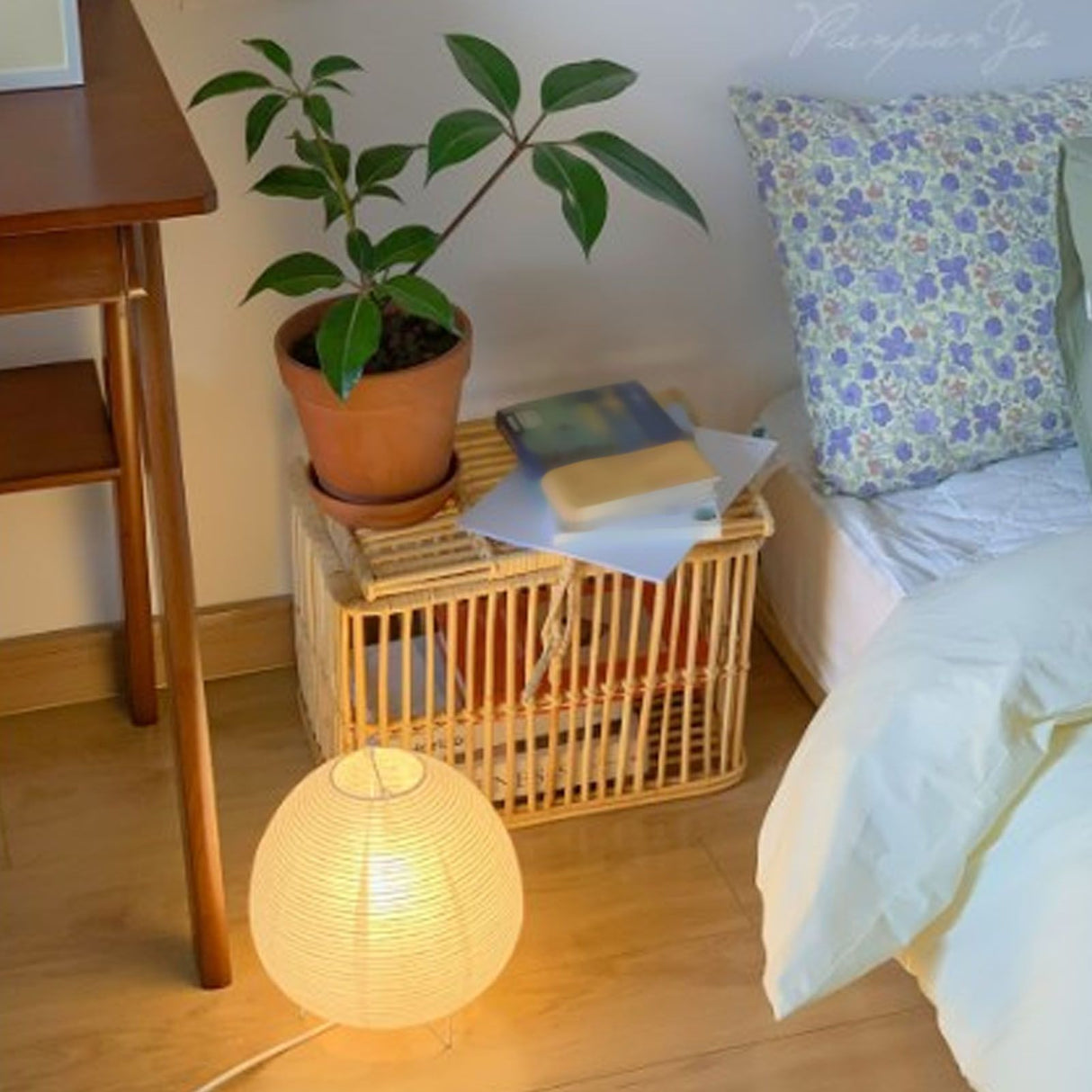 Rice Paper Lantern Lamp Soft Warm Light Home Decoration Modern Standing Bedside Table Lamp for Cafe Bedroom