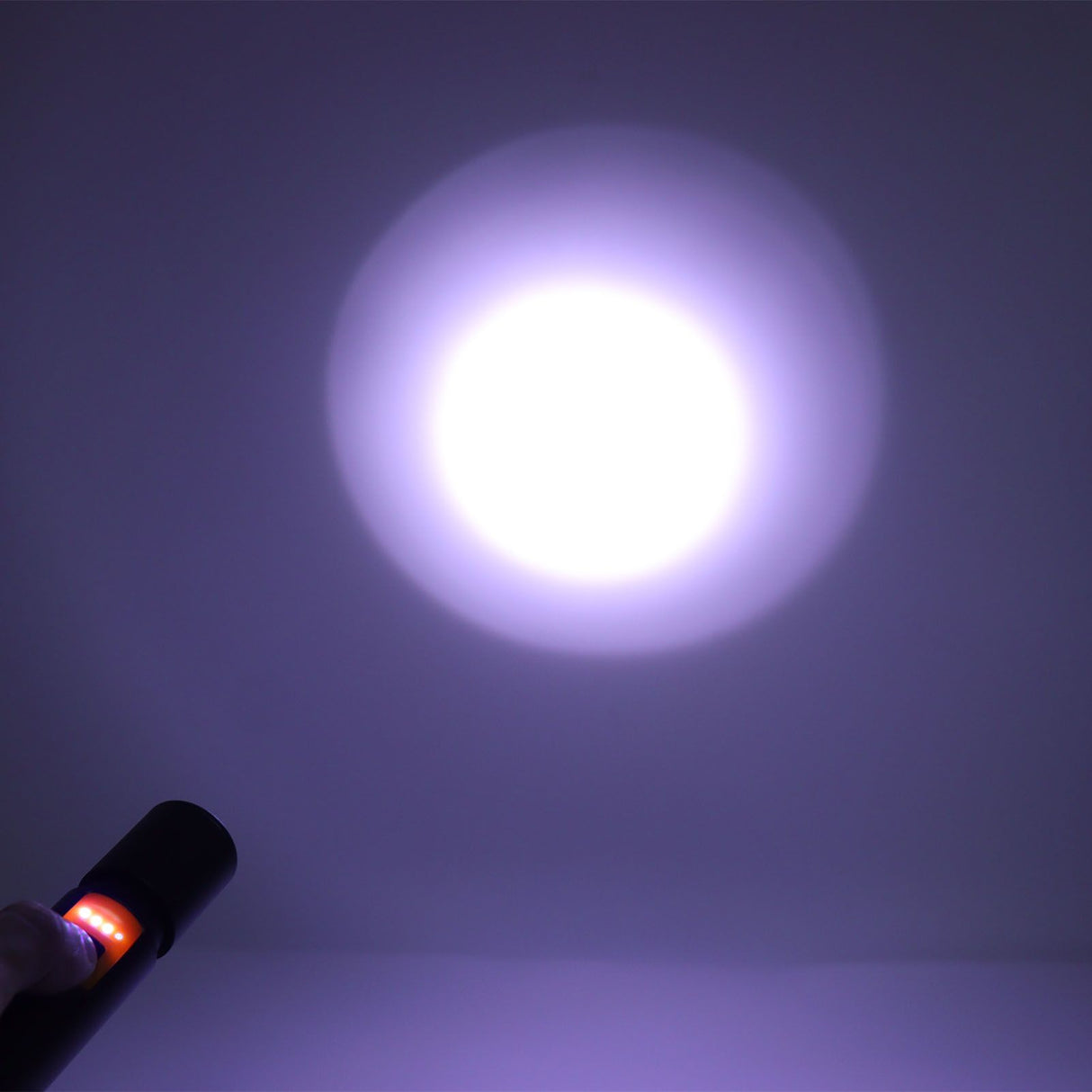LED Flashlight Rechargeable IPX4 Waterproof 1000lm Battery Capacity Display Flashlight for Outdoor