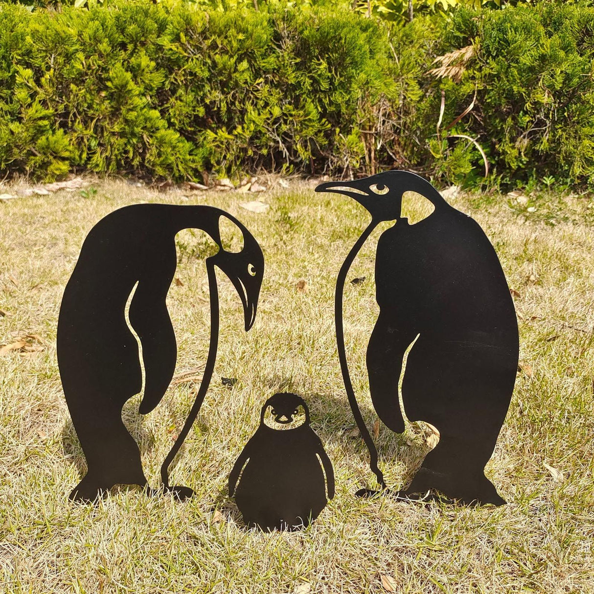 Penguin Family Stake Statue Simulation Vivid Hollow Iron Animal Stake Decoration for Garden Lawn Yard