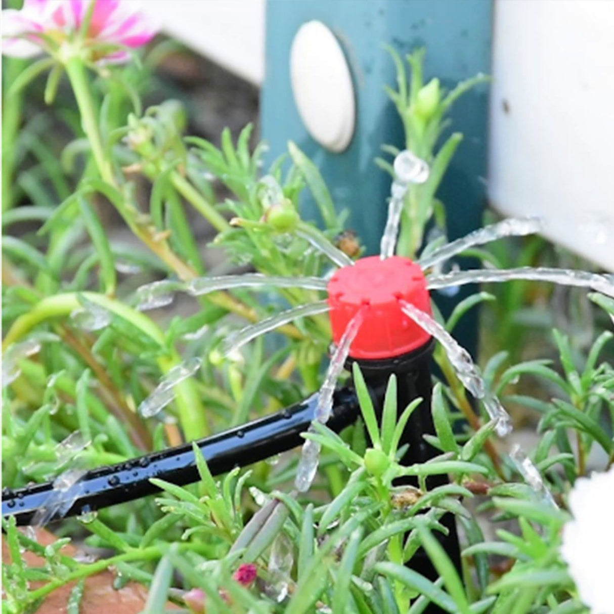 100pcs Drip Emitters 360 Degree Adjustable Water Flow Drippers Sprayer for Patio Lawn Bed Watering System 13cm / 5.1in Red