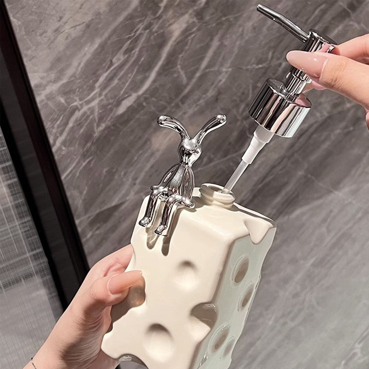 Shampoo Dispenser Bottle Ceramic Large Capacity Home Decoration with Pump for Bathroom Large White