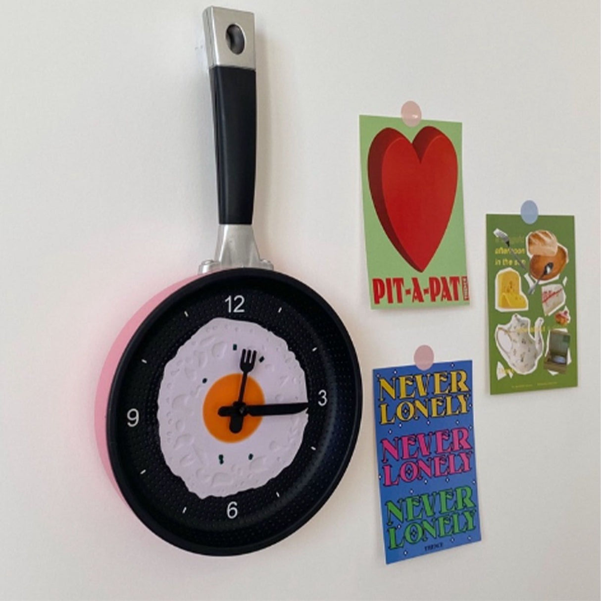 Wall Clock ABS Fried Egg Frying Pan Shape Silent Battery Operated Wall Clock for Bedroom Living Room Kitchen Pink