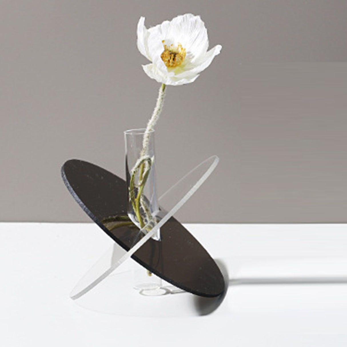 Acrylic Geometric Flower Vase Fine Detail Easy To Clean Acrylic Geometric Minimalist Vase for Living Room Table Disc Transparent Grey 15x13x2cm