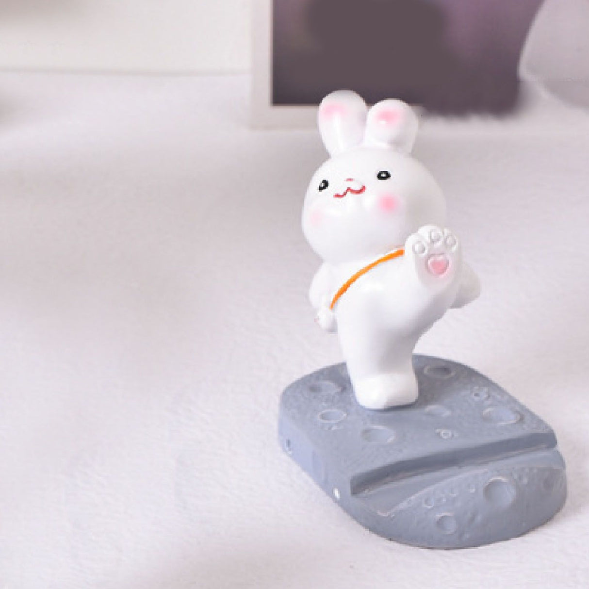 Cute Rabbit Cell Phone Stand Cartoon Resin Bunny Phone Holder Desk for Student Room Decoration Kicking