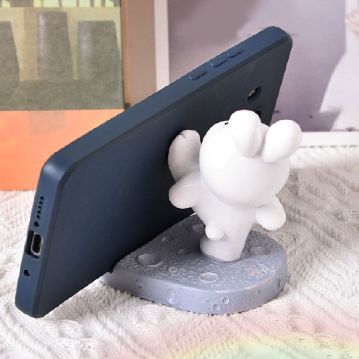 Cute Rabbit Cell Phone Stand Cartoon Resin Bunny Phone Holder Desk for Student Room Decoration Kicking