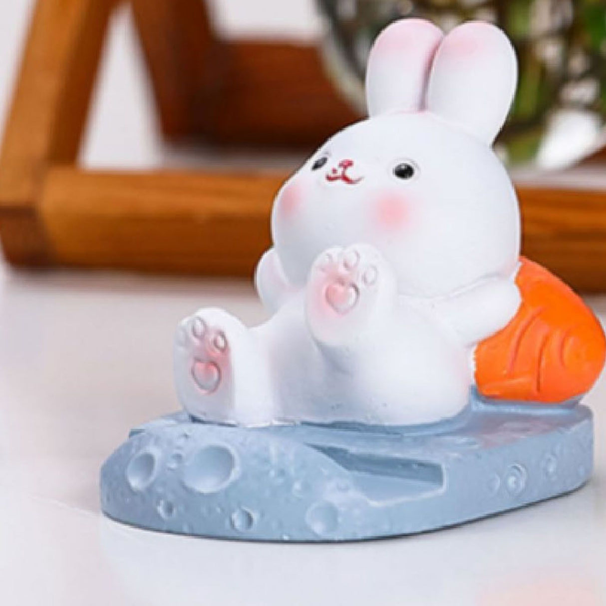 Cute Rabbit Cell Phone Stand Cartoon Resin Bunny Phone Holder Desk for Student Room Decoration Carrot