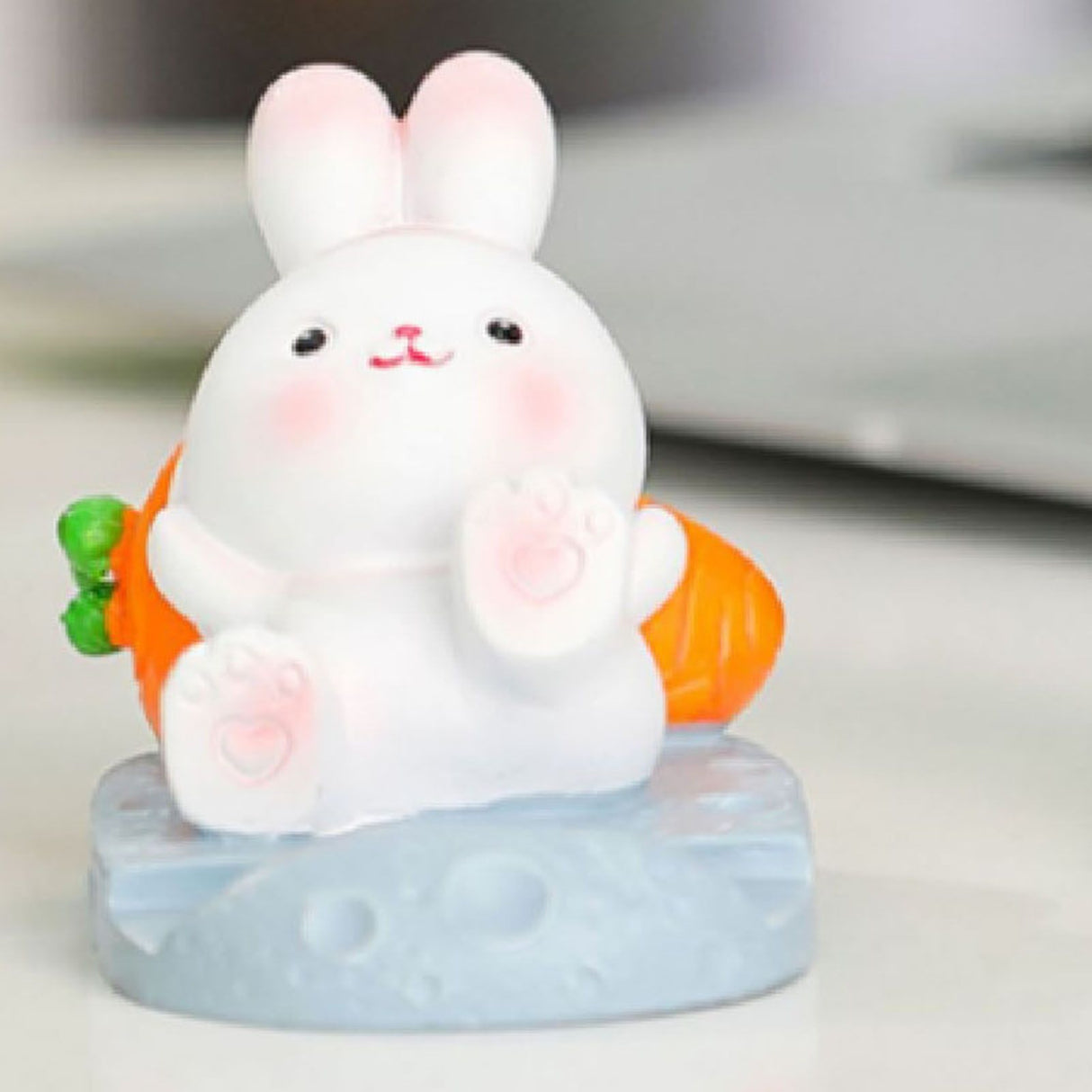 Cute Rabbit Cell Phone Stand Cartoon Resin Bunny Phone Holder Desk for Student Room Decoration Carrot