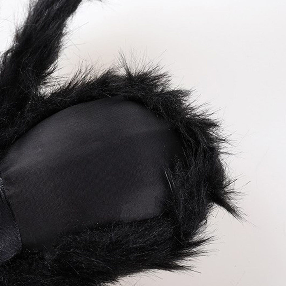 Giant Fake Spider Lifelike Halloween Posable Black Soft Hairy Fake Spiders Scary Decorations for Yard Home 90cm