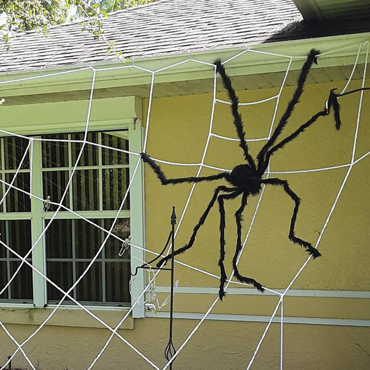 Giant Fake Spider Lifelike Halloween Posable Black Soft Hairy Fake Spiders Scary Decorations for Yard Home 90cm
