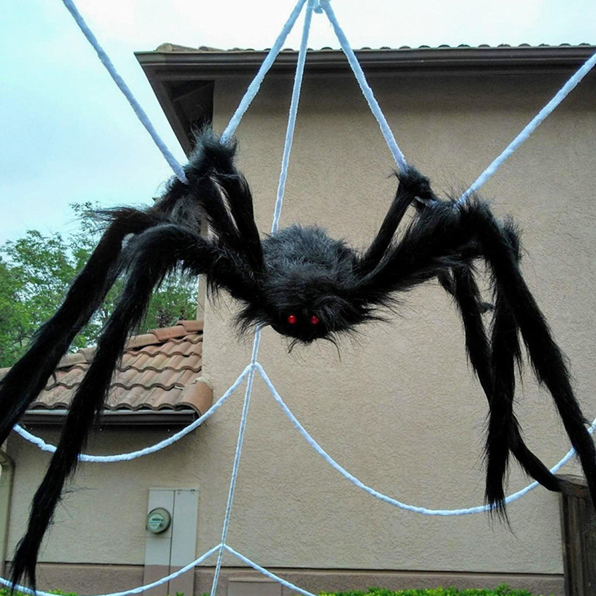 Giant Fake Spider Lifelike Halloween Posable Black Soft Hairy Fake Spiders Scary Decorations for Yard Home 90cm