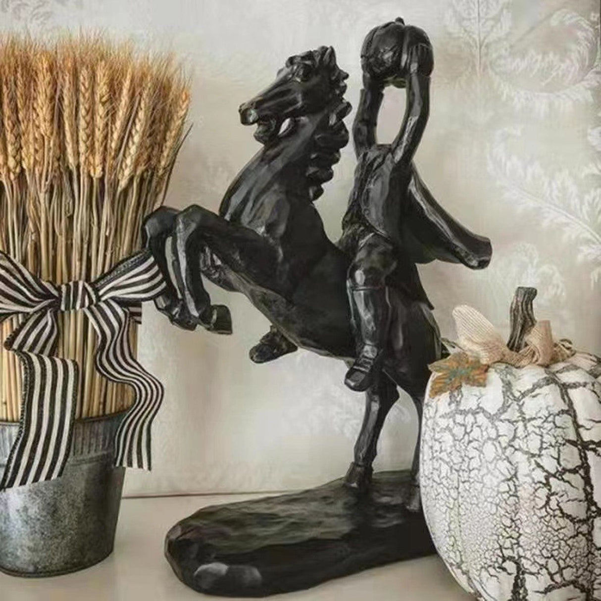 22cm Height Headless Horseman Statue with Pumpkin Horror Headless Horseman Halloween Decor Sculpture Handmade Resin All Black