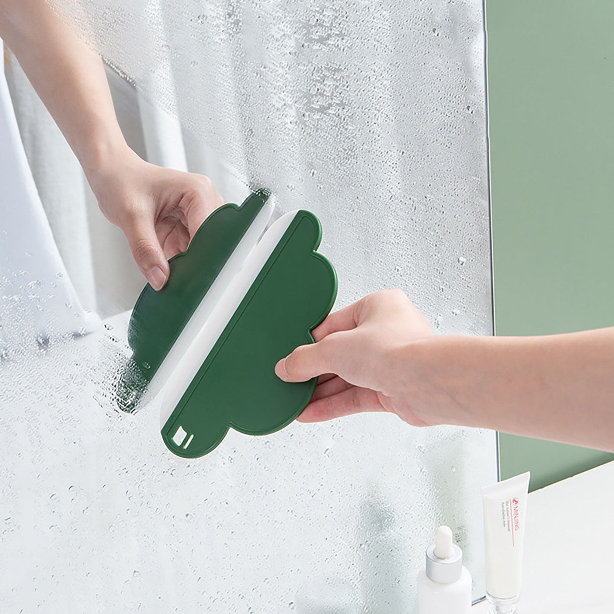 Water Blade PP Silicone Squeegee Efficient Fog Removal Hangable Mini Water Wiper for Bathroom Kitchen Window White