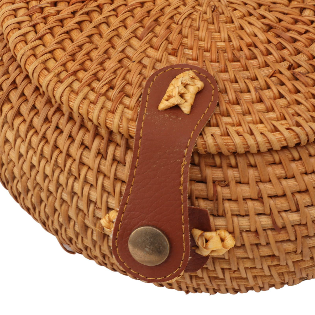 Handwoven Round Rattan Bag Tropical Beach Style Woven Shoulder Rattan Bag with Leather Strap 20cm Diameter Natural Color Oval with Lining