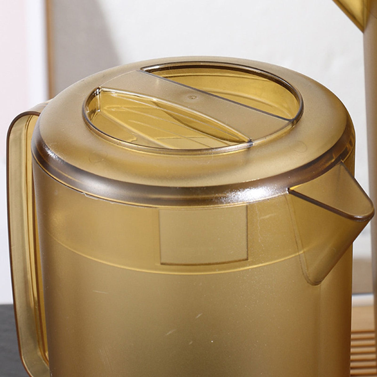 Water Pitcher PC Plastic High Temperature Resistance Frosted Kettle Mix Drinks Water Jug with Scale and Lid for Lemonade Beverage Ice Tea Dark Brown 5000ml