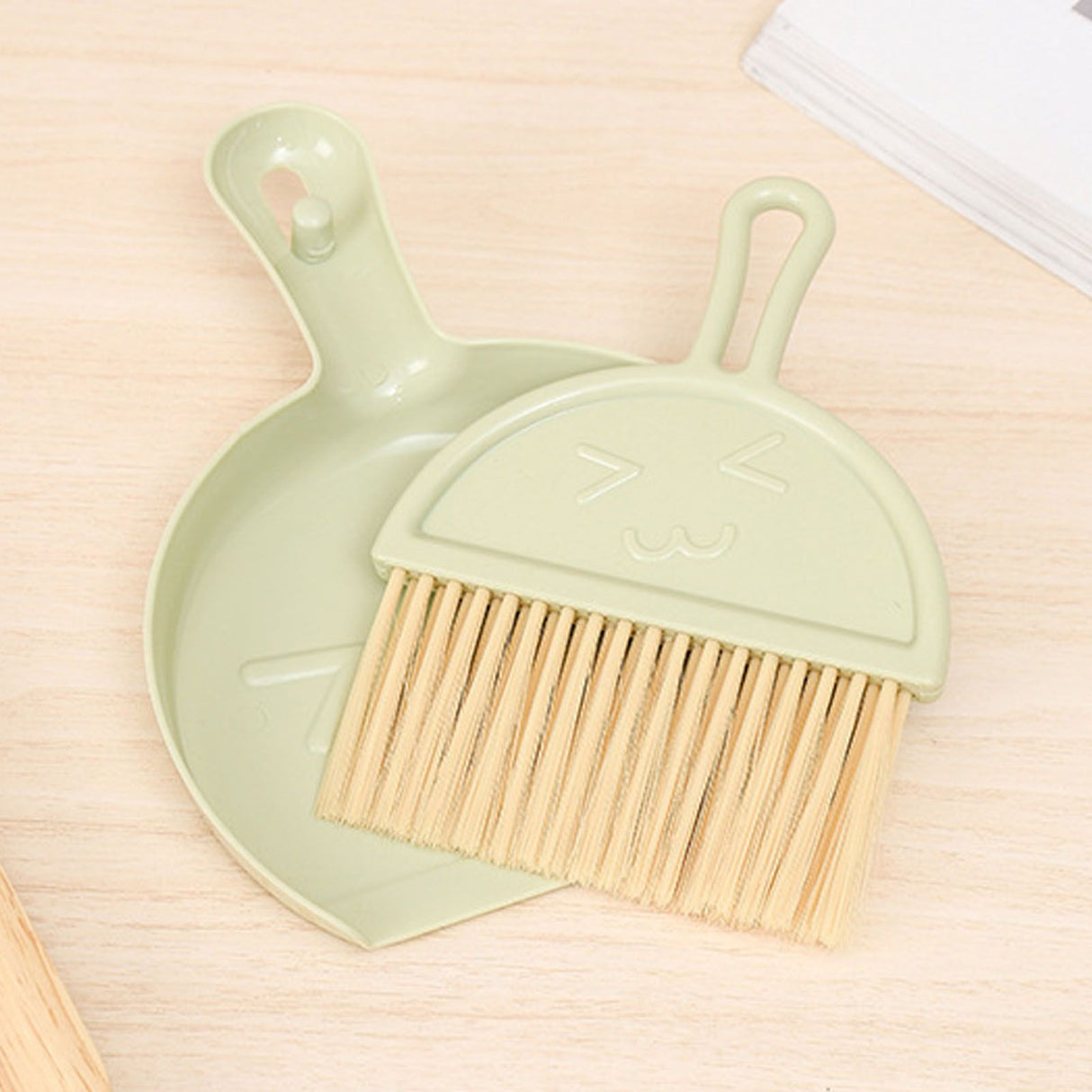 Mini Broom Dustpan Set Smile Face Plastic Handheld Efficient Cleaning Portable Tiny Brush Dustpan for Tabletop Office Green