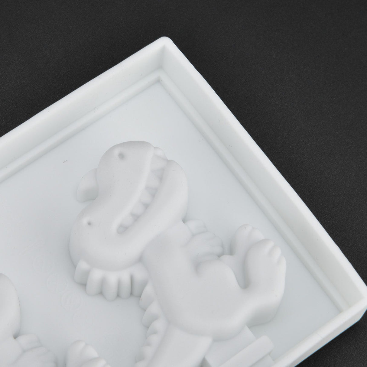 Multi Grid Silicone Ice Bar Mold Heat Resistant Ice Cream Making Mold Kitchen DIY Tool(3Grid Dinosaur Shape )