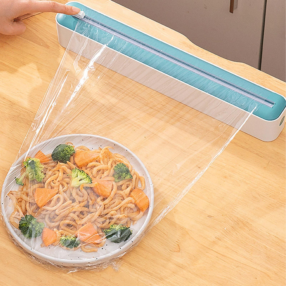 Reusable Cling Film Dispenser Magnetic Refillable Plastic Wrap Dispenser with Cutter Magnetic Stripe White Green