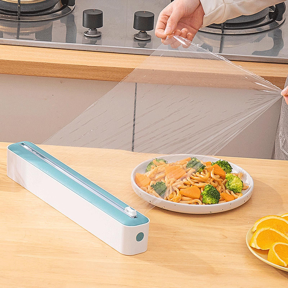 Reusable Cling Film Dispenser Magnetic Refillable Plastic Wrap Dispenser with Cutter Magnetic Stripe White Green