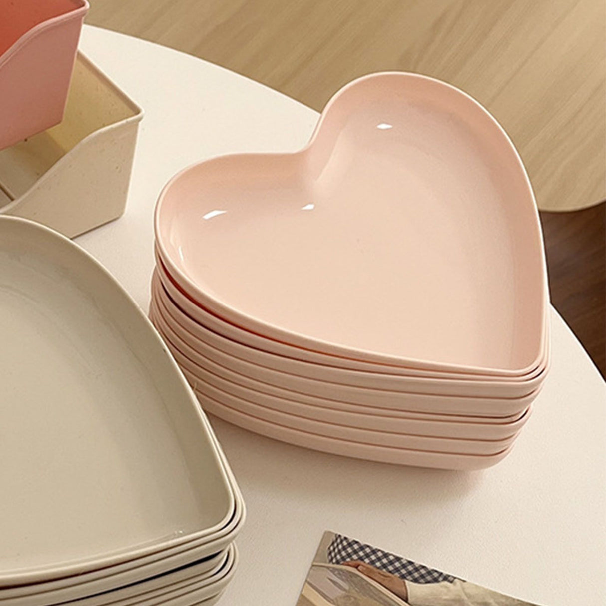 Serving Platter Heart Shape Dinner Plate Plastic Easy to Clean Versatile Kitchen Dinnerware for Party Gathering Wedding 5 Platters with Holder