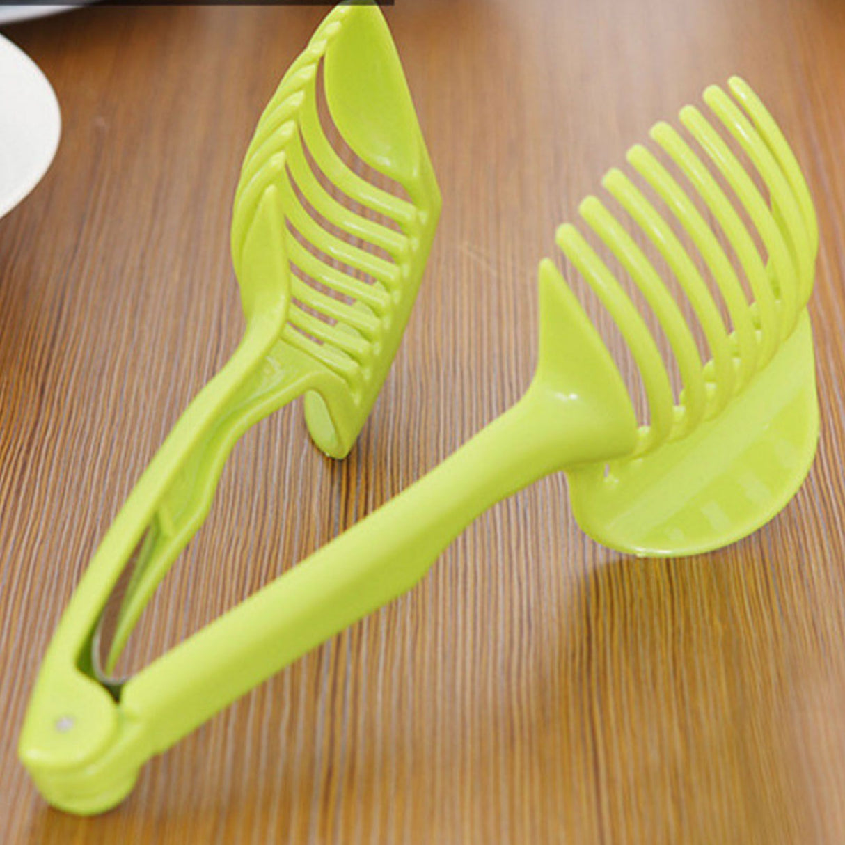 Tomato Slicing Holder ABS Multipurpose Handheld Round Fruit Tong Onion Holder Kitchen Cutting Aid Gadgets Tool for Lemon Egg Vegetables