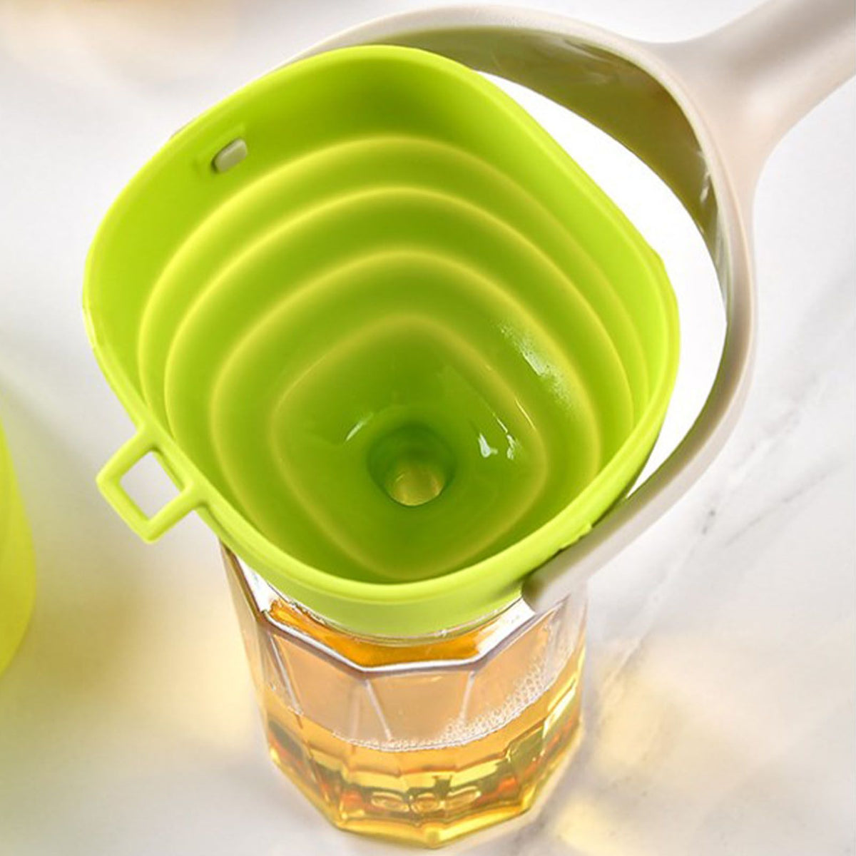 Kitchen Funnel Foldable Silicone Funnel Dispenser 4.1in Wide Mouth Handheld Funnel for Oil Wine