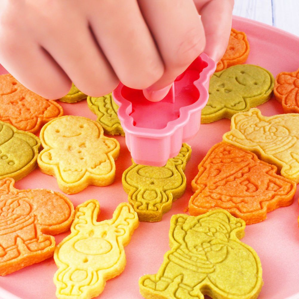 Christmas Cutter Mold Set 6 Piece Pattern Kitchen DIY Baking Mold For Biscuits Pastries Fondant Cakes