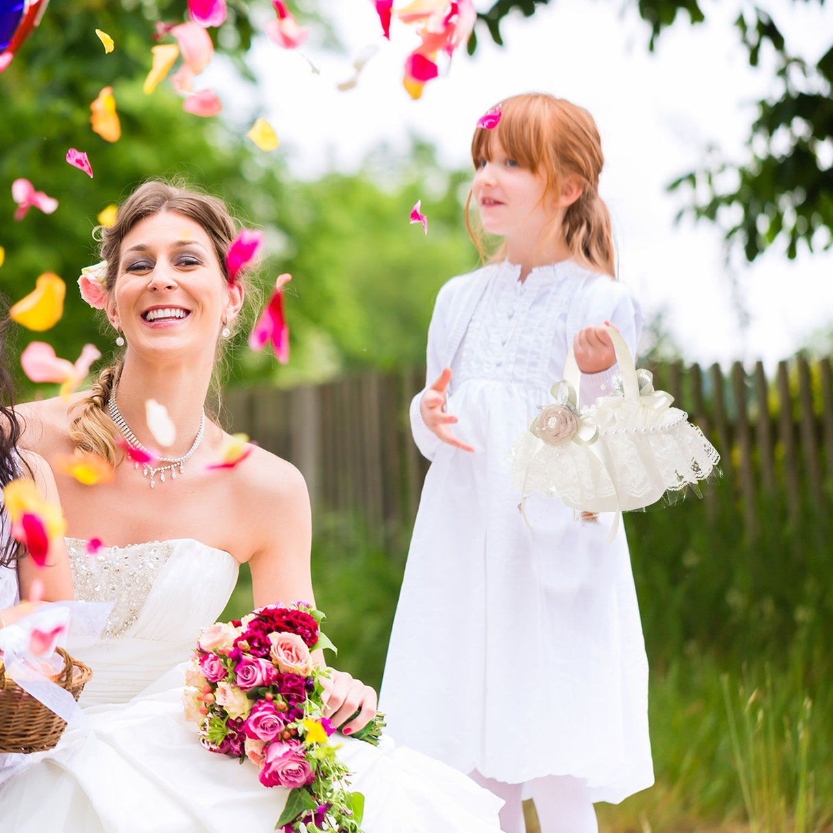 Wedding Basket Lace Simulation Flowers Handheld Flower Basket Decorative Flower Girl Basket for Wedding Party