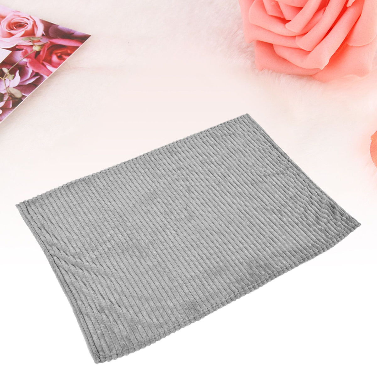 Flannel Throw Blanket Plush Fluffy Light Breathable Fine Workmanship Stylish Simple Soft BlanketGrey