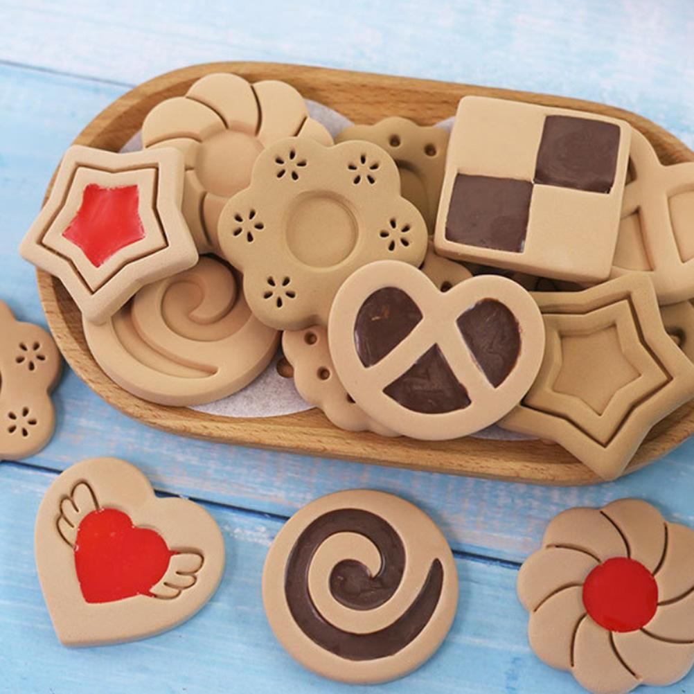 8Pcs 3D Biscuit Cutters Cartoon Dinosaur Fruit Vegetable Birthday Biscuit Mould Baking Mould Hand Press Biscuit Stamp