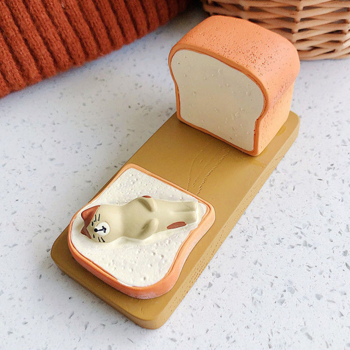 Toast Tablet Stand Holder Resin Cute Fun Desktop Cell Phone Stand Holder for Watching Dramas Square Toast Cat Holder