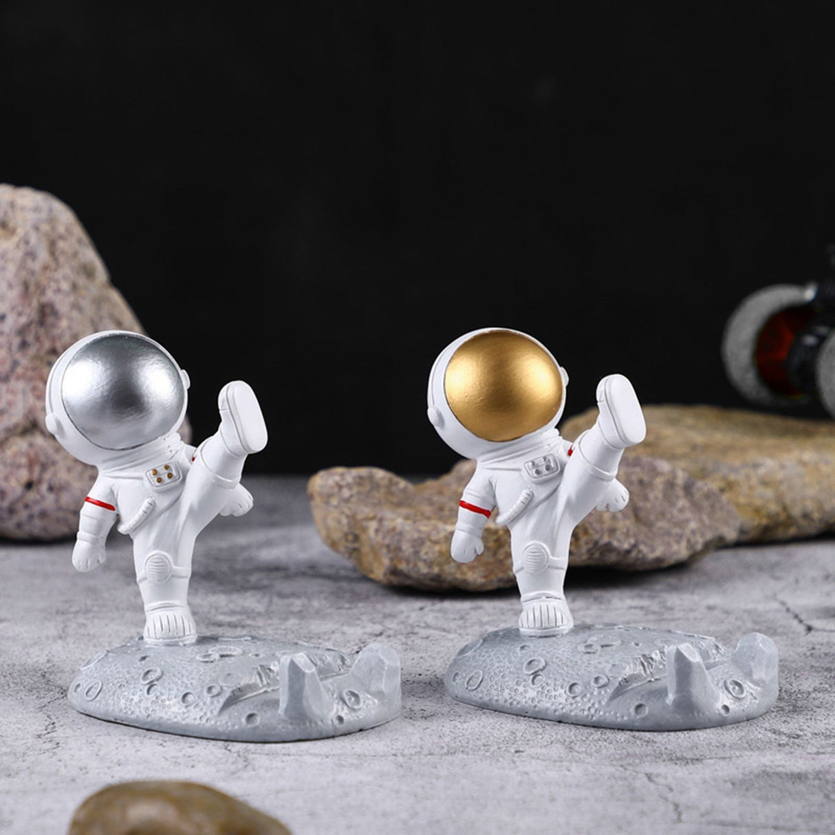 Cute Cartoon Cell Phone Stand Synthetic Resin Desktop Astronaut Ornament for Home Office Car Decor Kung Fu Astronaut Cell Phone Bracket (Silver)