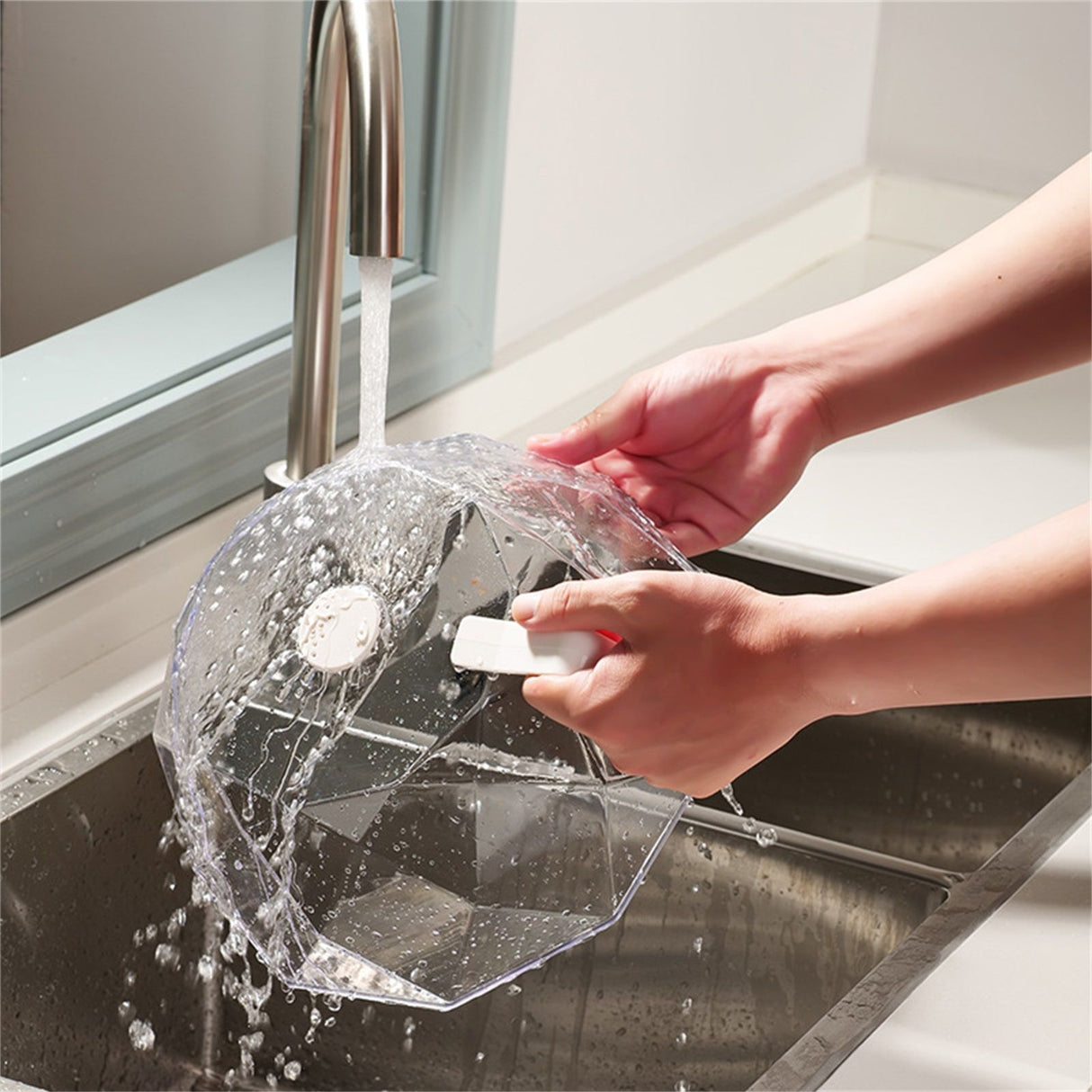 Geometric Microwave Splatter Cover Food Plate Lid with Steam Vents Handle Dustproof for Tray Pan Bowl White
