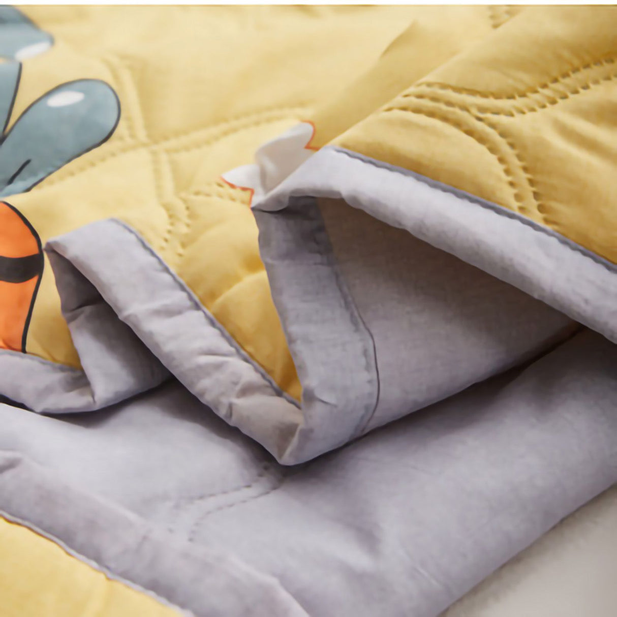 Summer Air Conditioner Quilt Machine Washable Soft Breathable Portable Air Conditioner Blanket Summer Comforter Happy Radish 180x200cm