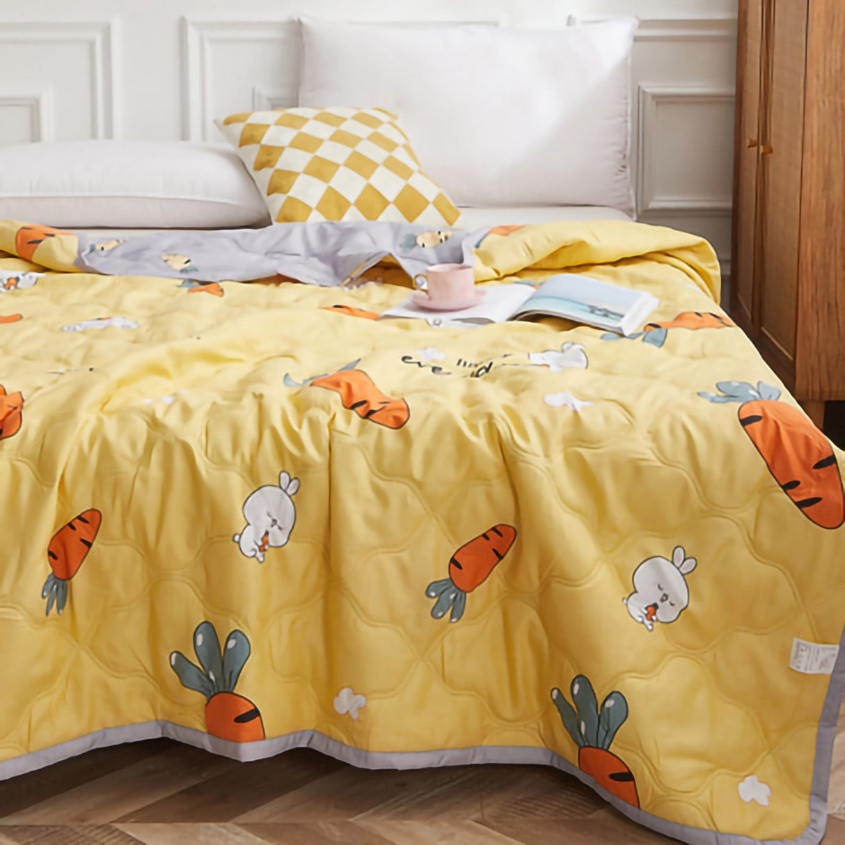 Summer Air Conditioner Quilt Machine Washable Soft Breathable Portable Air Conditioner Blanket Summer Comforter Happy Radish 180x200cm