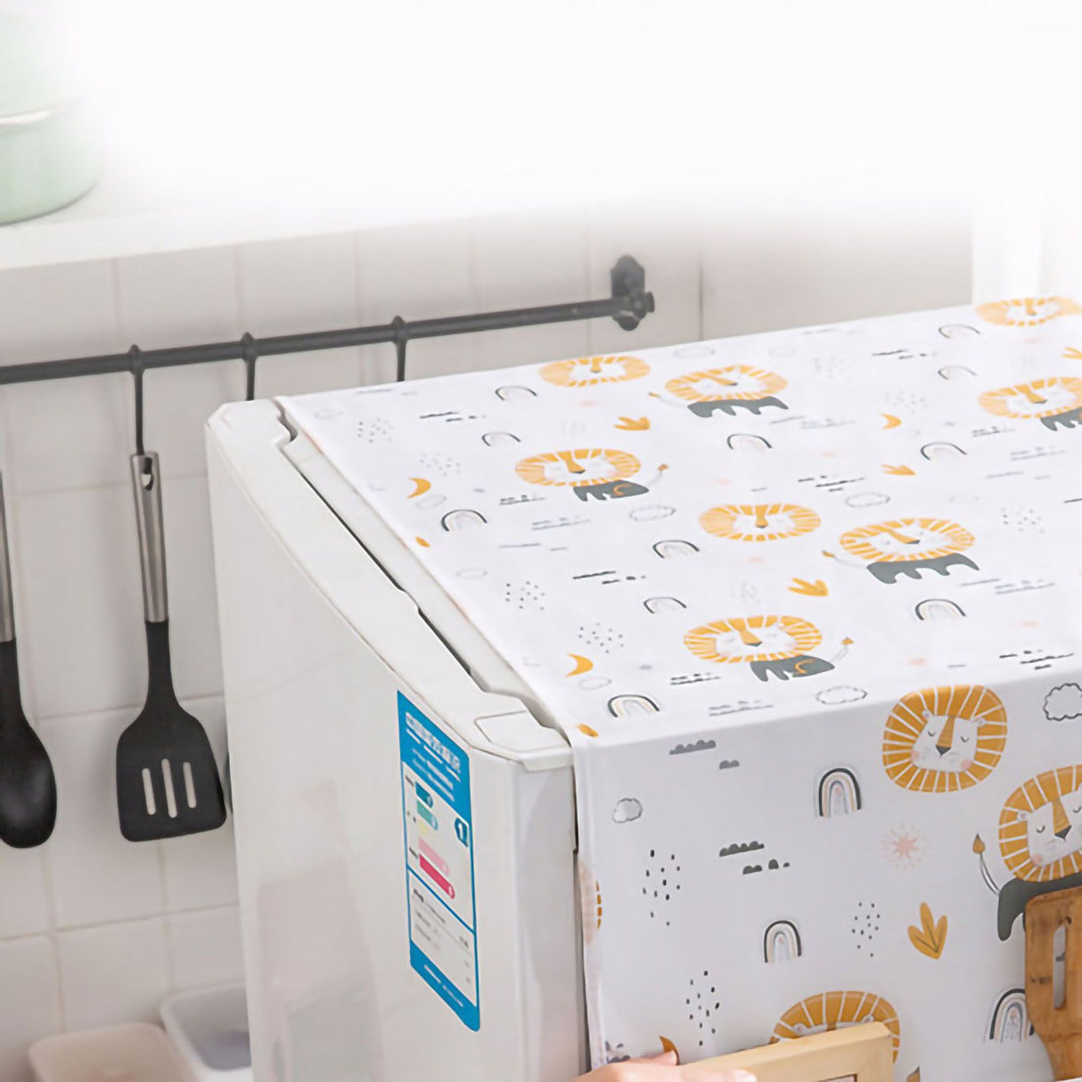 Refrigerator Dust Cover PEVA Home Water and Oil Proofing Refrigerator Cover Towel for Kitchen Lion 130x55cm/51.2x21.7in