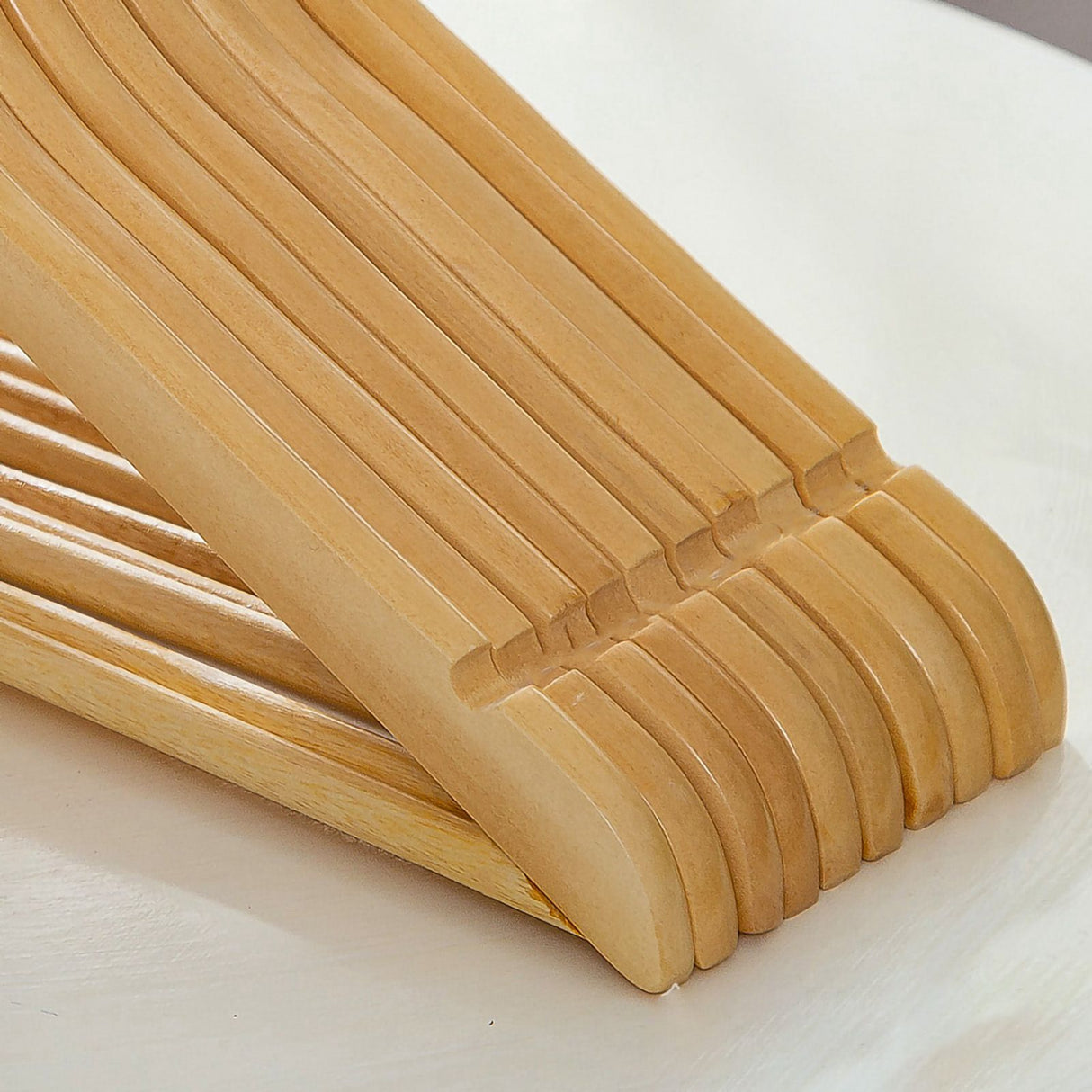 Wooden Coat Hanger Non Slip Clothes Hanging Rack 360 Degree Rotation Suit Hangers for Home 44.5cm 10pcs