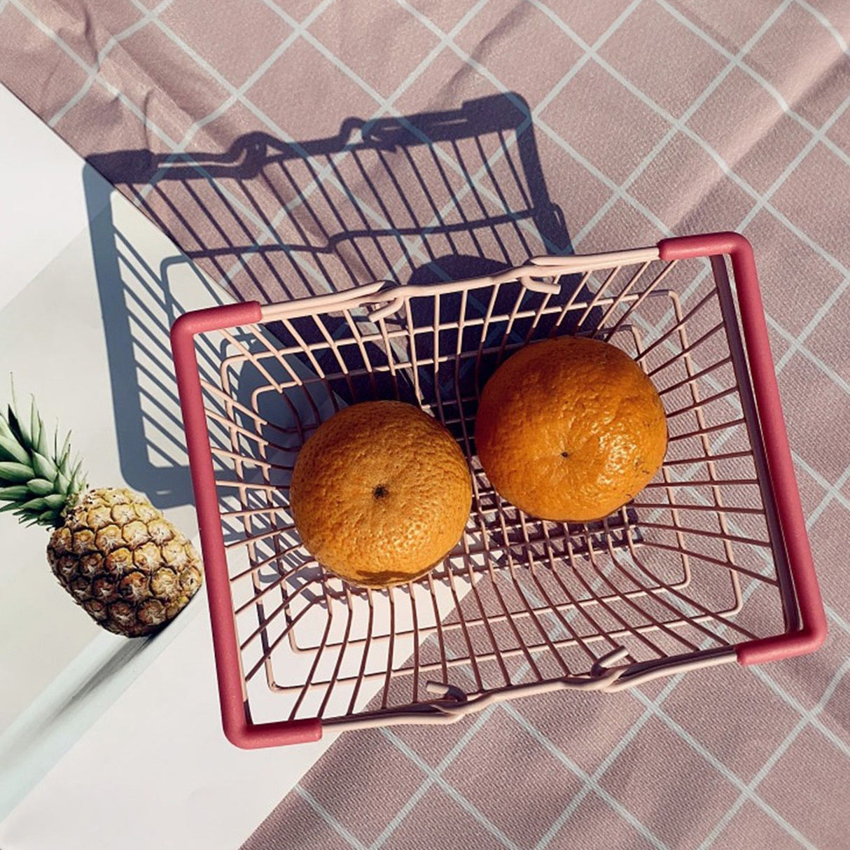 Table Storage Basket Iron Sturdy Stable Healthy Oil Paint Beautiful Portable Storage Basket for Bedroom 18x13 5x9cm