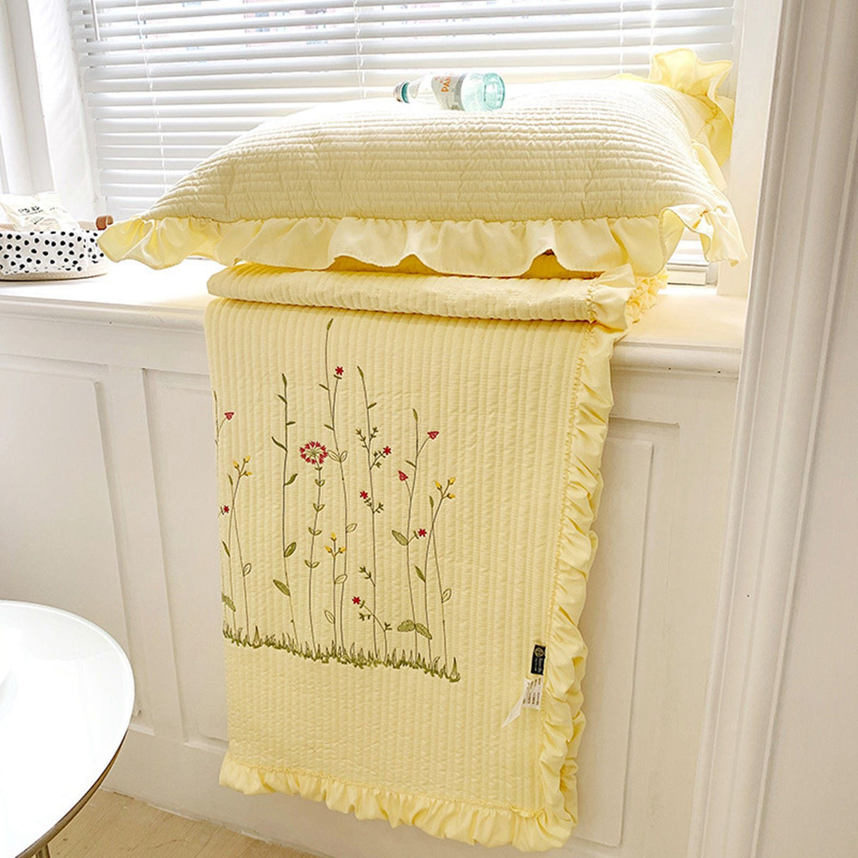 Cotton Quilt Pure Color Home Fashion Elegant Tencel Embroidery Pattern Cotton Summer Cooling Quilt Yellow 200x230