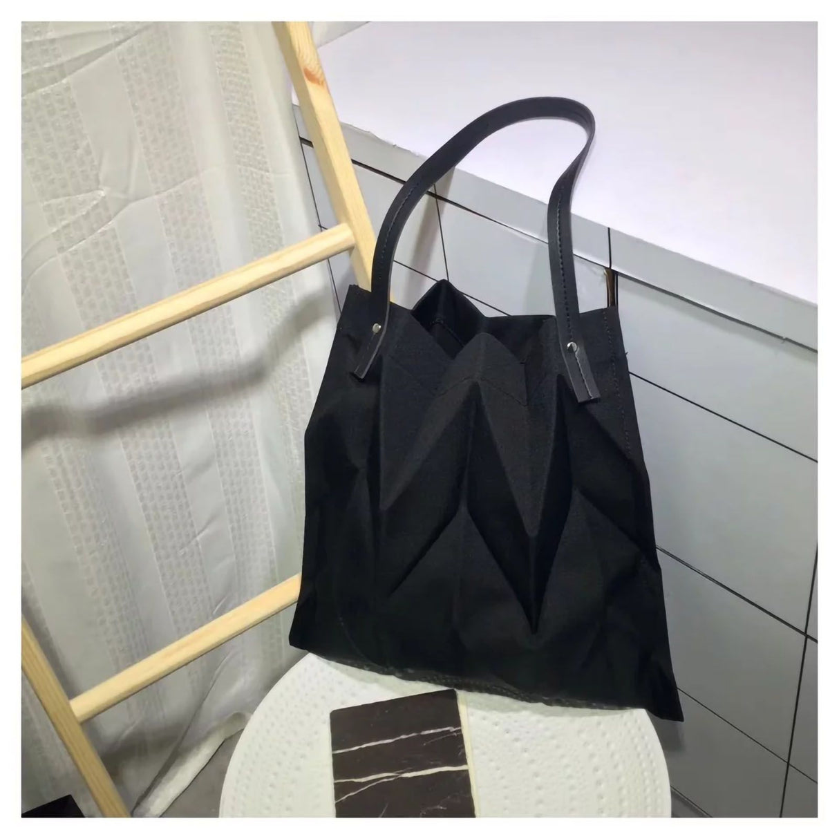 Reusable Tote Bag Large Capacity Fashion Polyline Design Shopping Cloth Bag for Home Travelling Office Black