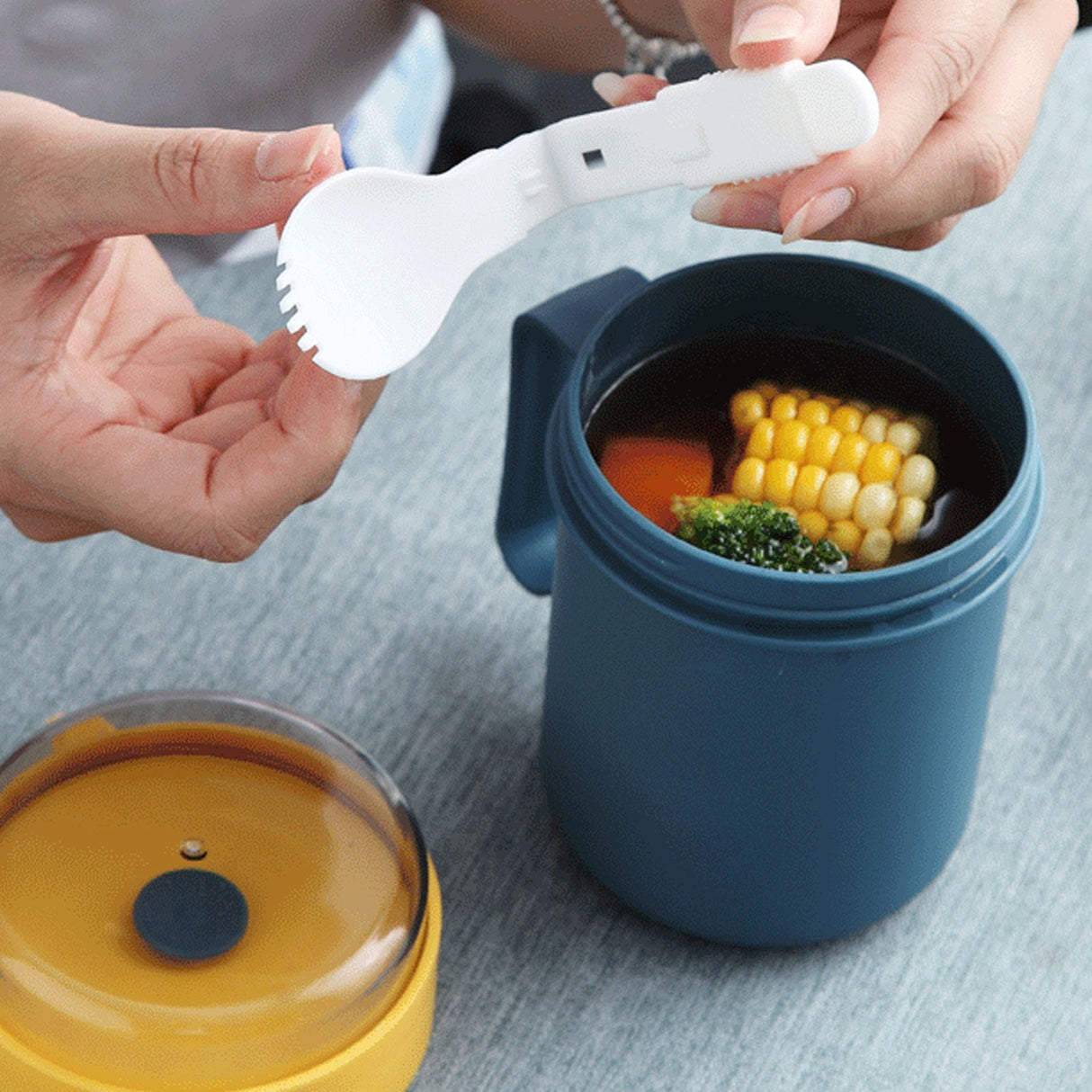 500ML Soup Cup Portable Steady Plastic Insulated Soup Containers with Lid and Spoon for Office School 500ML Blue