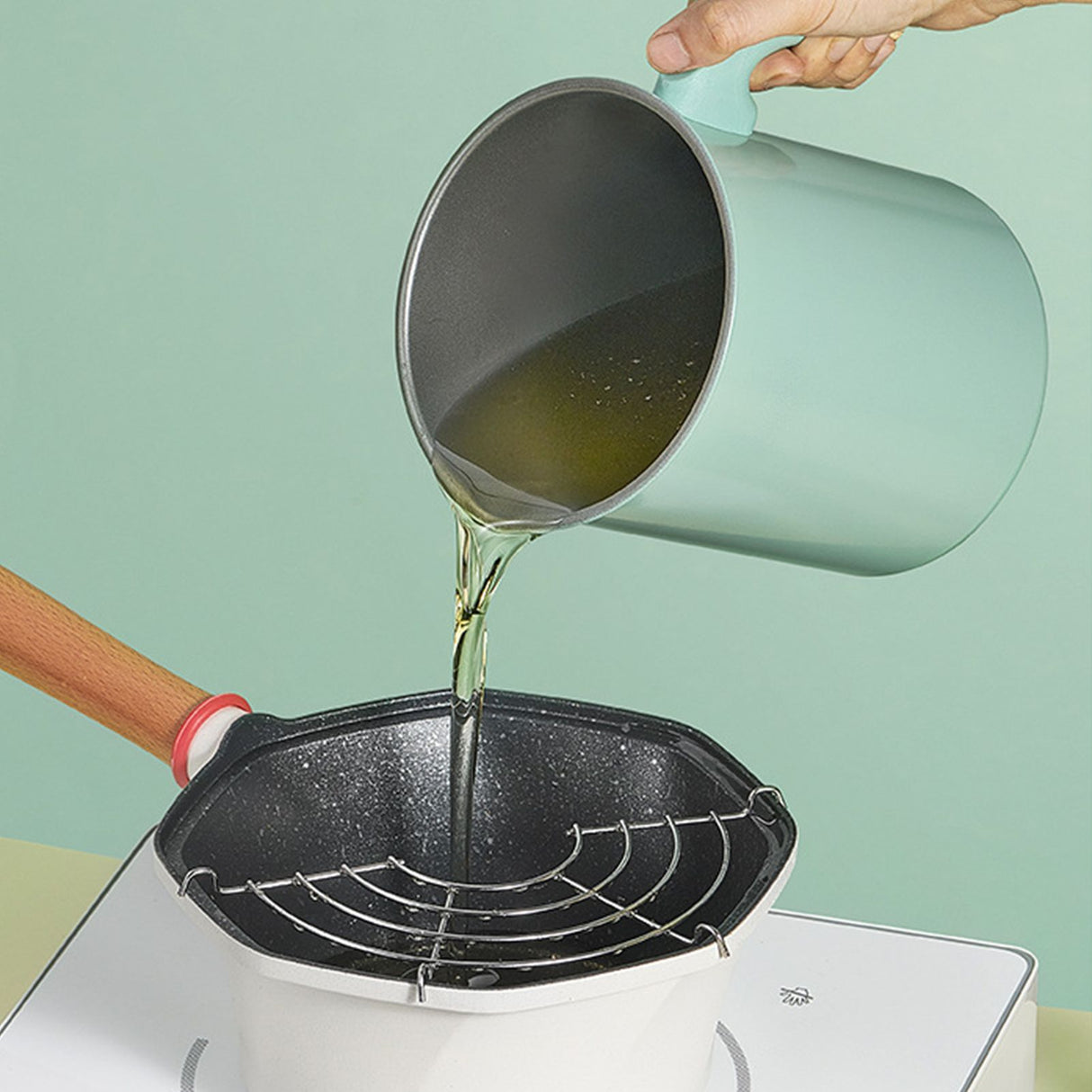 Oil Strainer Pot 1.4L Wood Grain Easy Operation No Rust Oil Storage Supplies Filter for Home Canteen Fruit Green