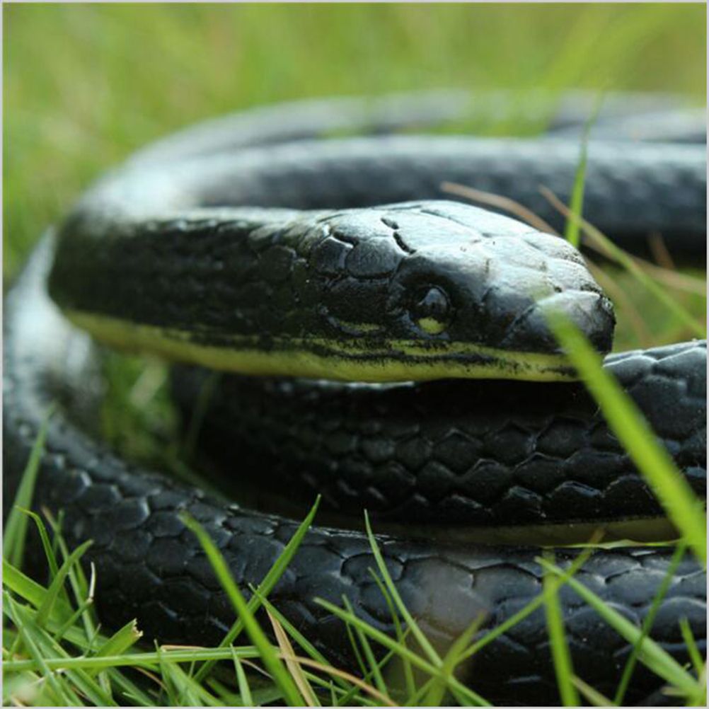 Long Realistic Garden Rubber Snake Fake Snakes for Fool's Day Halloween Novelty Toy