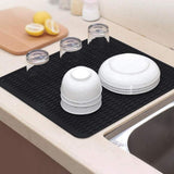 Silicone Drying Mat Silicone Heat Resistant Draining Mat 40 x 30 cm Non Slip Dish Drying Mat Kitchen Pot Coasters Place Mats - Close-Up Angle
