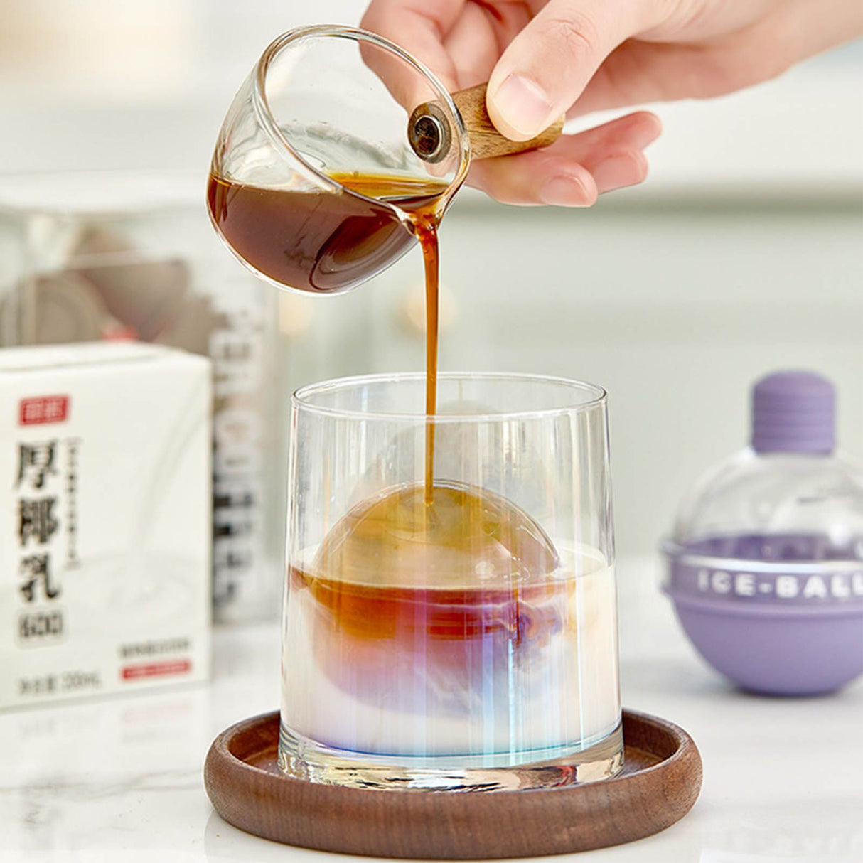 4Pcs Light Bulb Hockey Molds Safe Healthy Candy Color Add Flavor Easy to Demould Whiskey Ice Molds with Lid