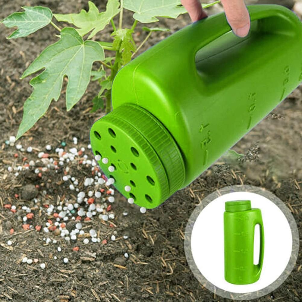 Hand Held Adjustable Watering Jug Fertilizer Bottle Fertilizer Salt Spreader With Shovel
