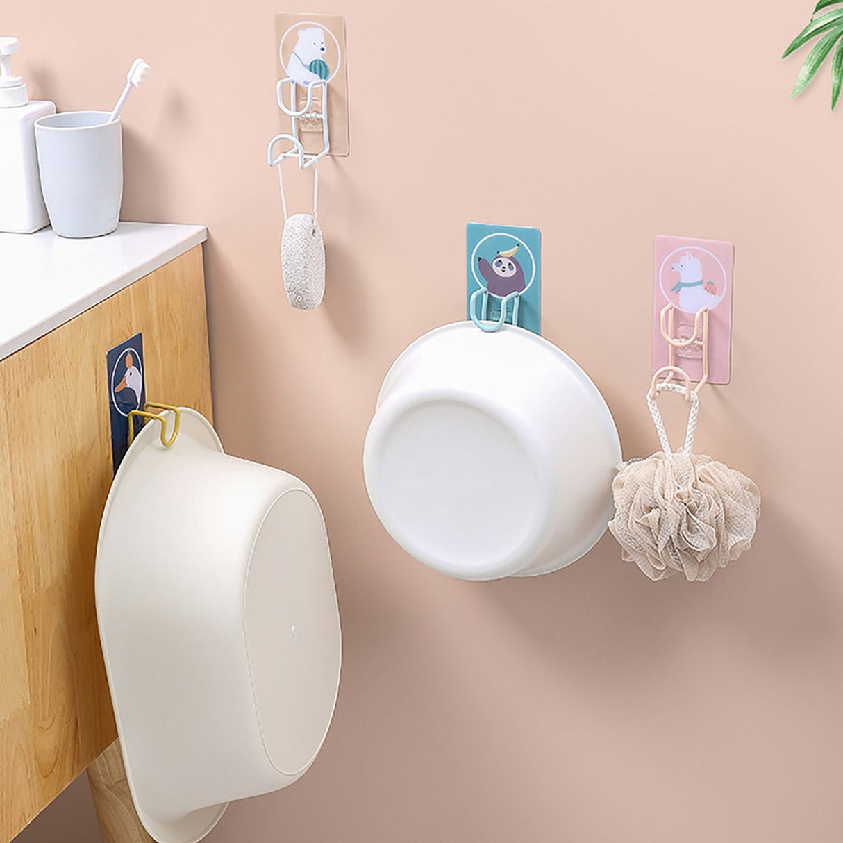 Cute Hooks Wall Mounted 360° Rotating Hook Orderly Storage Strong Stickiness Towel Rack for Bathroom KitchenBear
