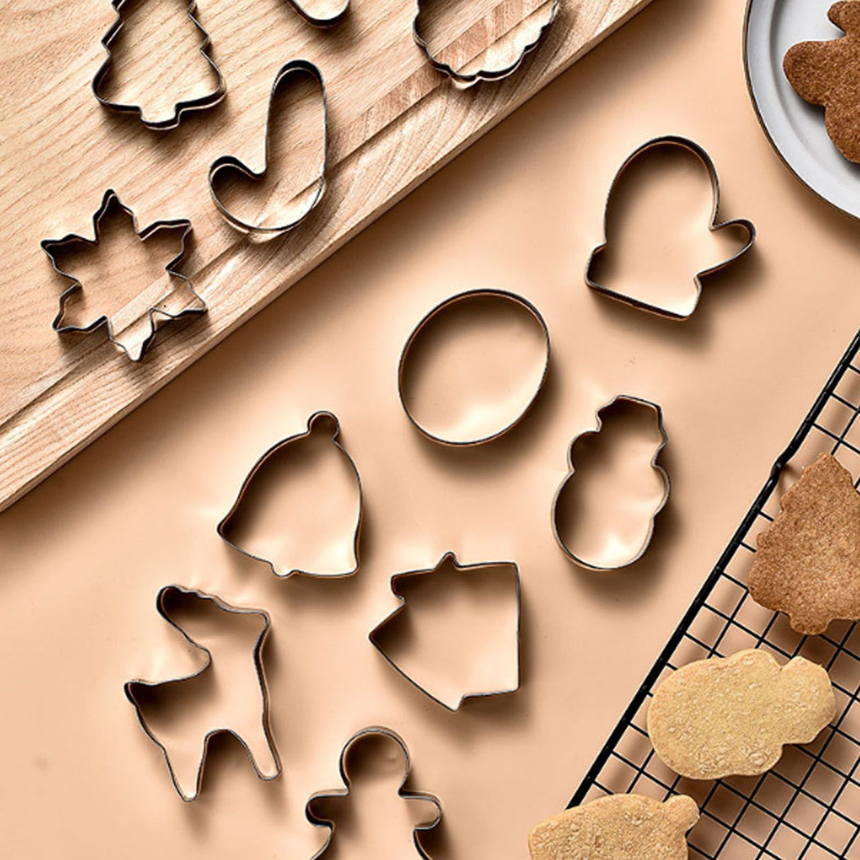 12pcs Christmas Cookie Cutters Christmas Theme Quick Release Stainless Steel Cookie Cutters Silver with Storage Rings for Cake