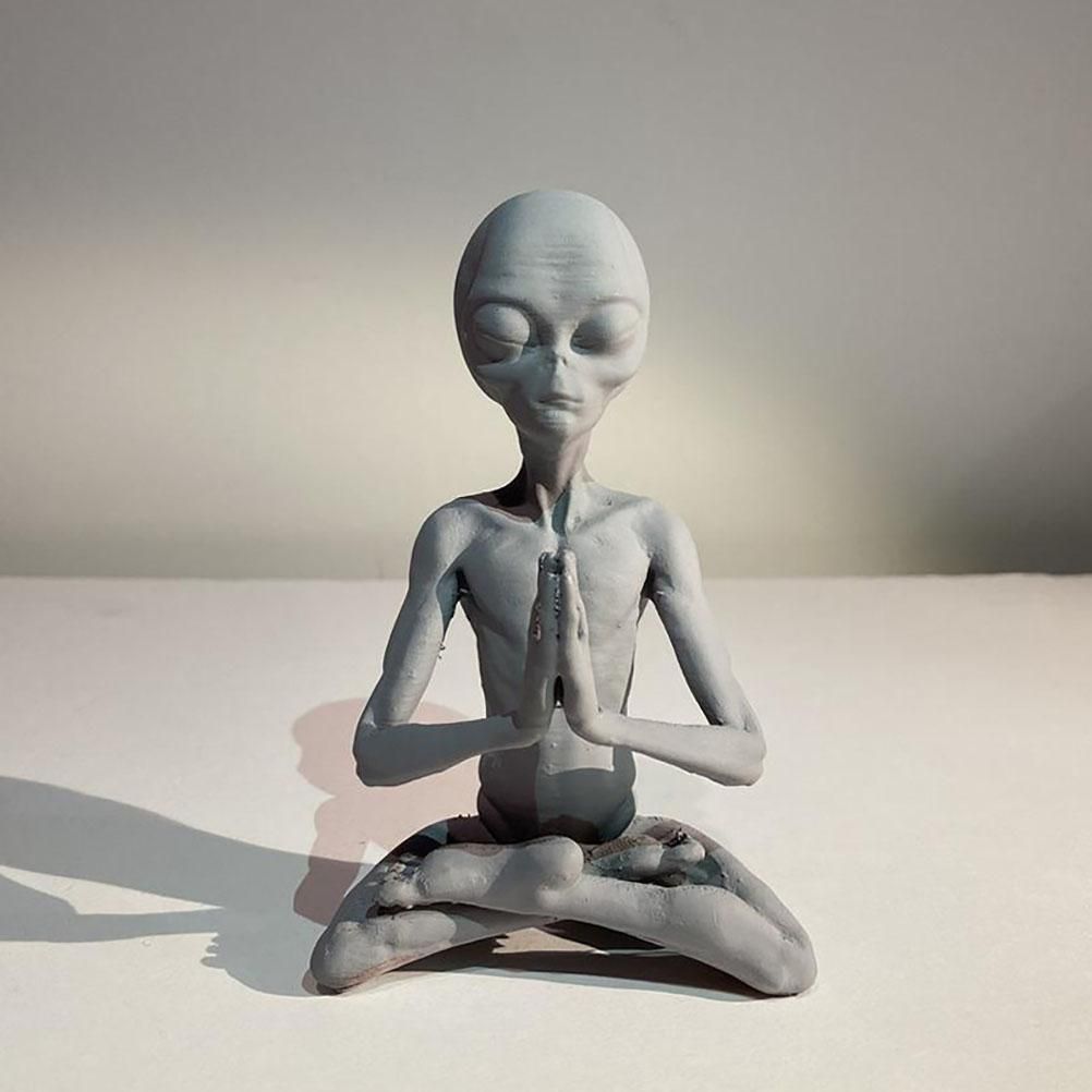 Garden Art Sculpture Meditating Statue Extraterrestrial Figurines for Indoor Outdoor Home Office Garden Lawn Decor